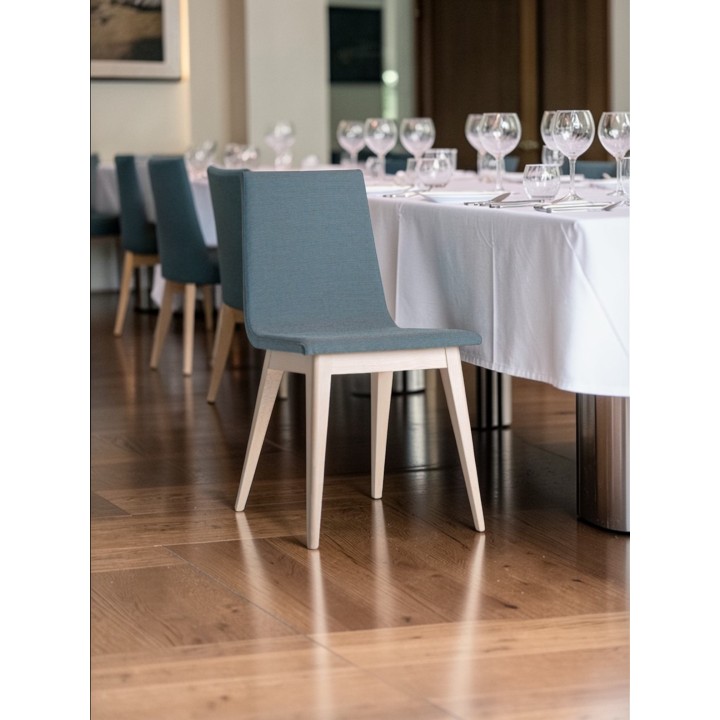 Silla tapizada de madera modelo Ari - Mobiliario Hosteleria Hoteles